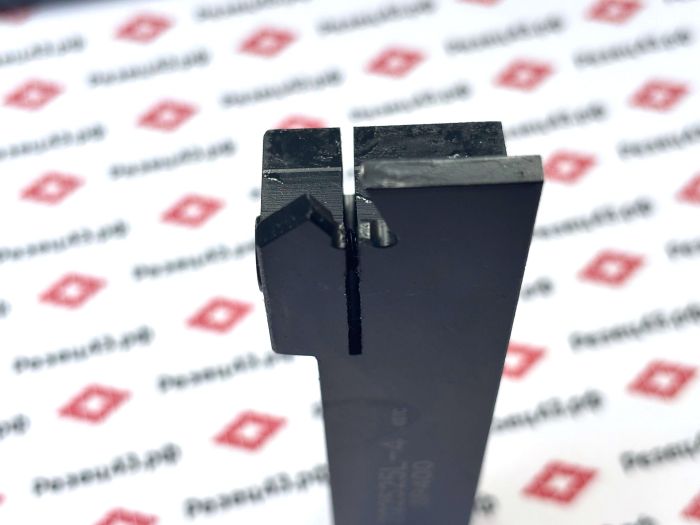 Резец отрезной канавочный ZQ2525L-4