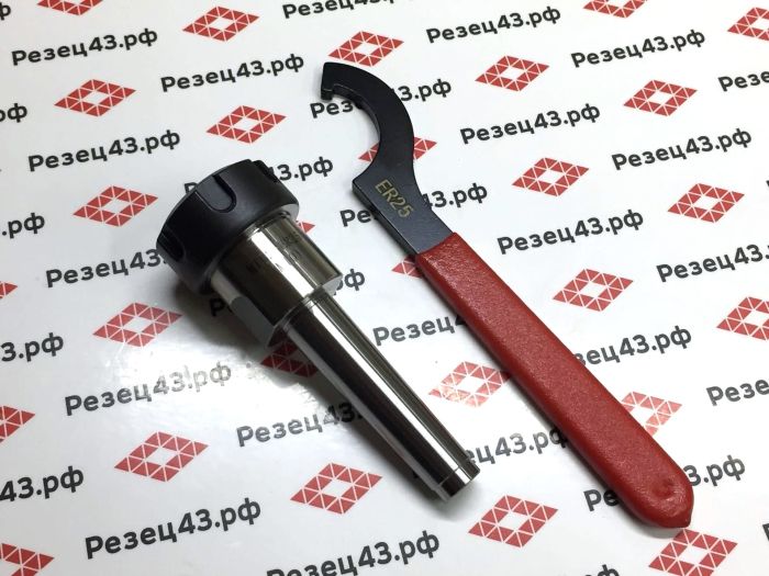 Цанговый патрон Морзе 2 с ключом и с набором цанг ER25 в деревянном кейсе